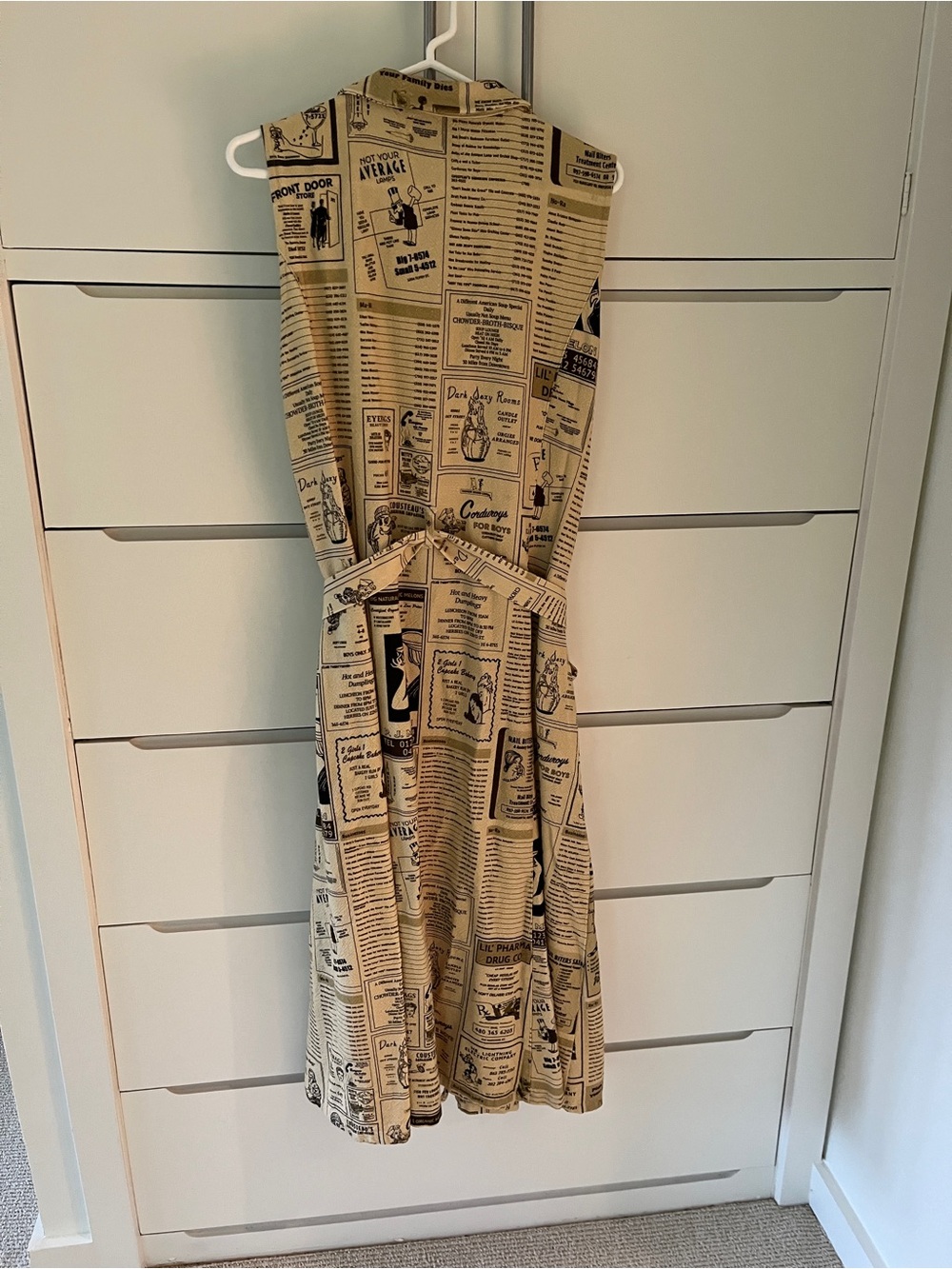 Fashion Brand Company 1X Sleeveless Newspaper-Print Shirt Dress in Yellow Pages - Picture 2 of 15